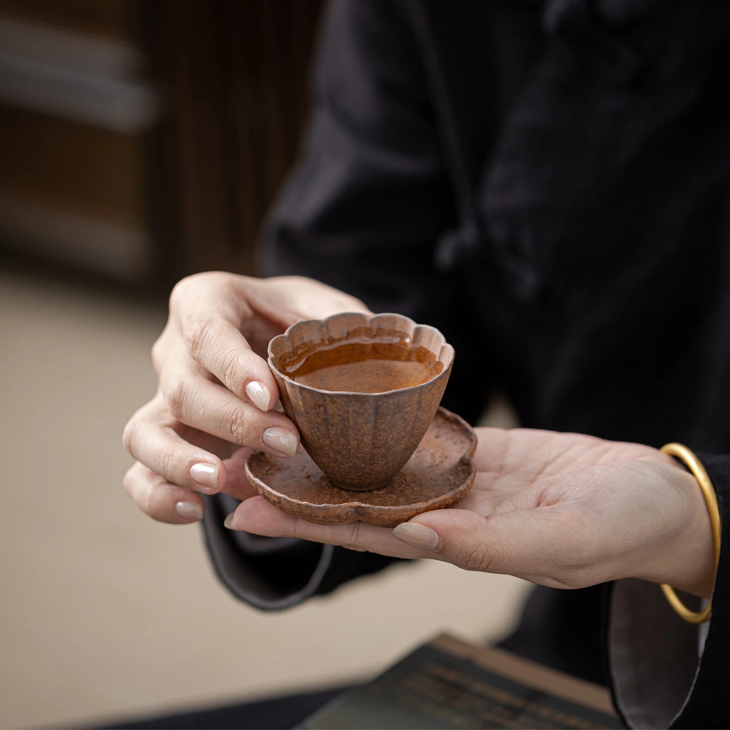 Tapete de taza de pétalos de arcilla cruda