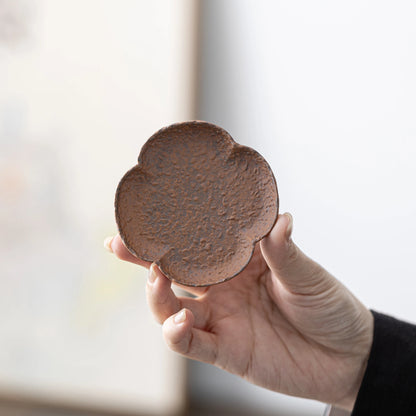 Tapete de taza de pétalos de arcilla cruda