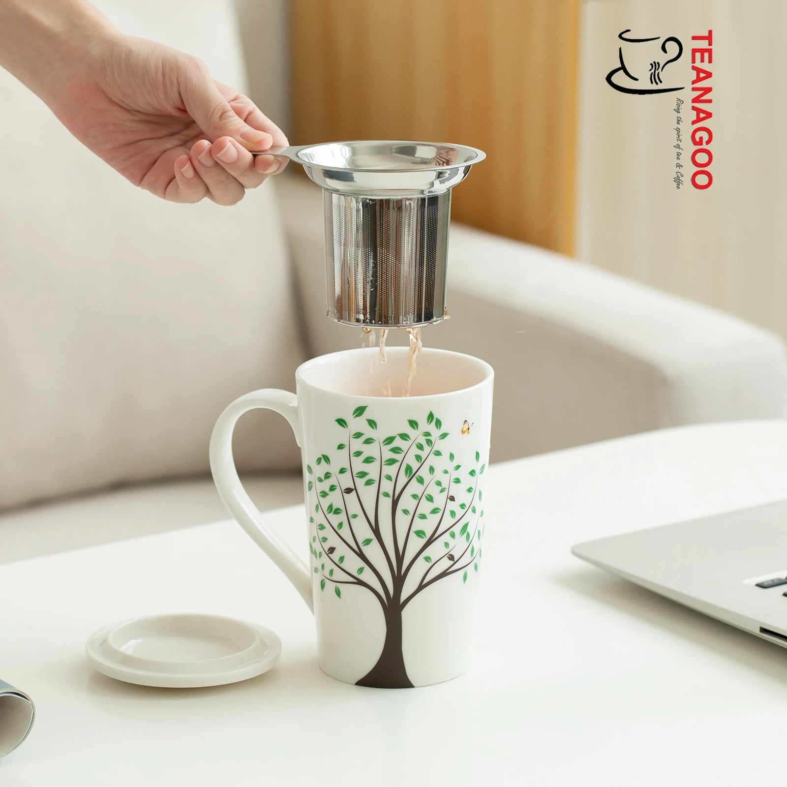 https://www.teanagoo.com/cdn/shop/products/4_M058_flower_tree_design_of_ceramic_brewing_tea_mug_with_infuser_and_lid.jpg?v=1663116841&width=1946