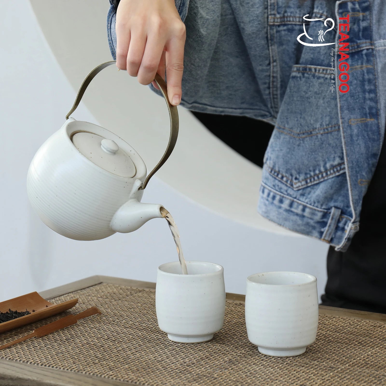 https://www.teanagoo.com/cdn/shop/products/4_pottery_Japanese_style_ceramic_teacups.jpg?v=1662948964&width=1946