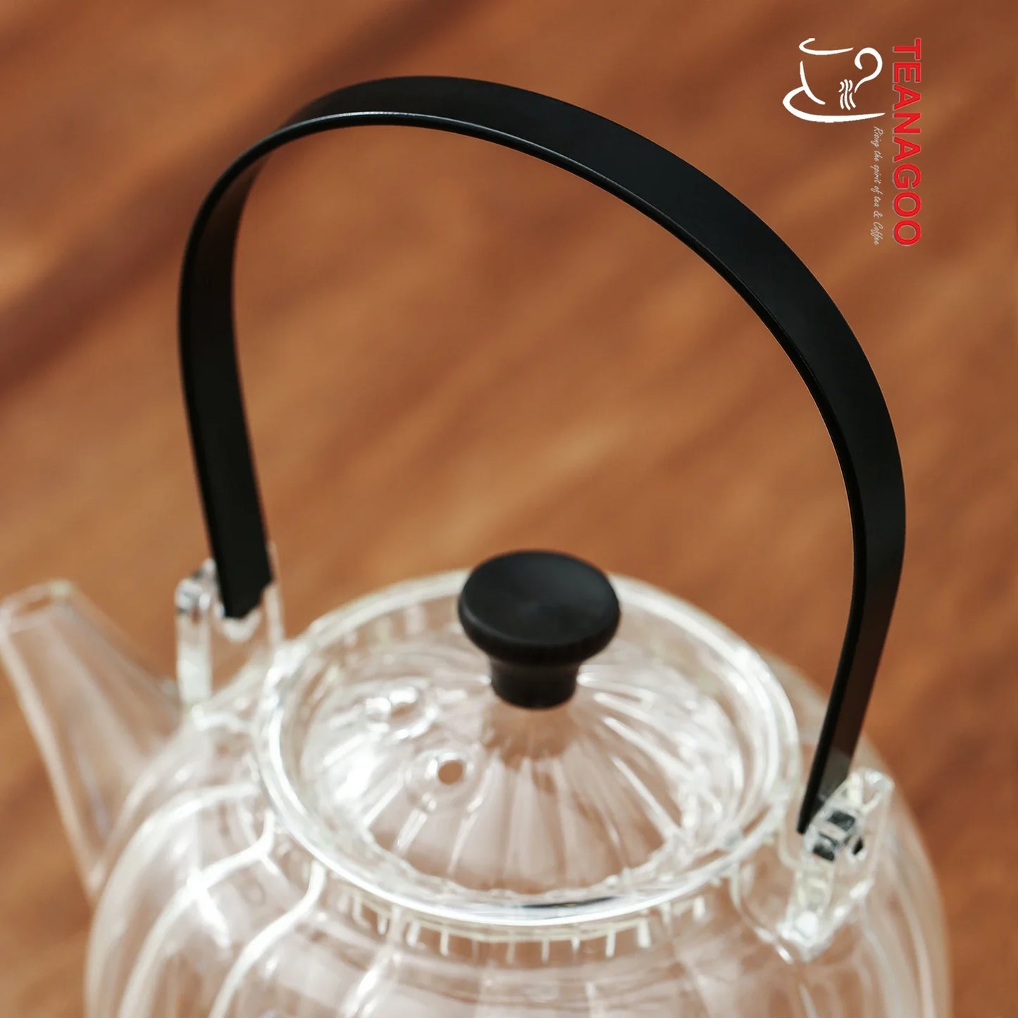 https://www.teanagoo.com/cdn/shop/products/540ml_Pyrex_teapot_with_glass_infuser_safe_on_stovetop_-6.webp?v=1676864822&width=1445
