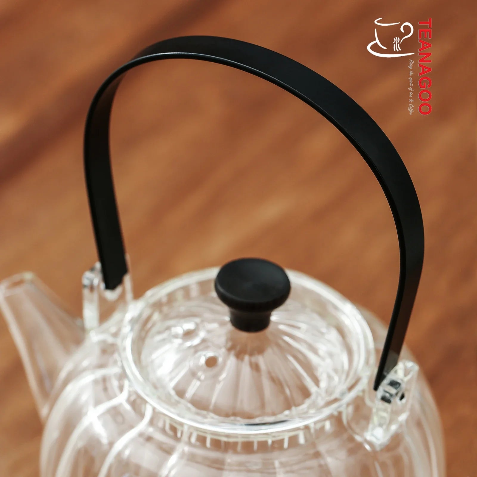 https://www.teanagoo.com/cdn/shop/products/540ml_Pyrex_teapot_with_glass_infuser_safe_on_stovetop_-6.webp?v=1676864822&width=1946