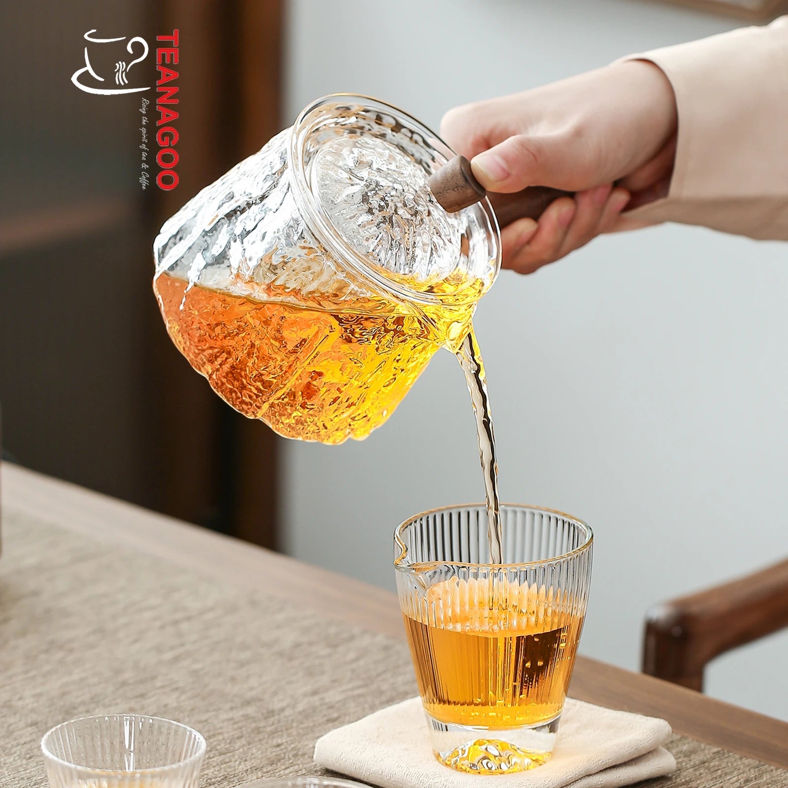 Heat Resistant Glass Teapot with Infuser Lid and Wood Handle