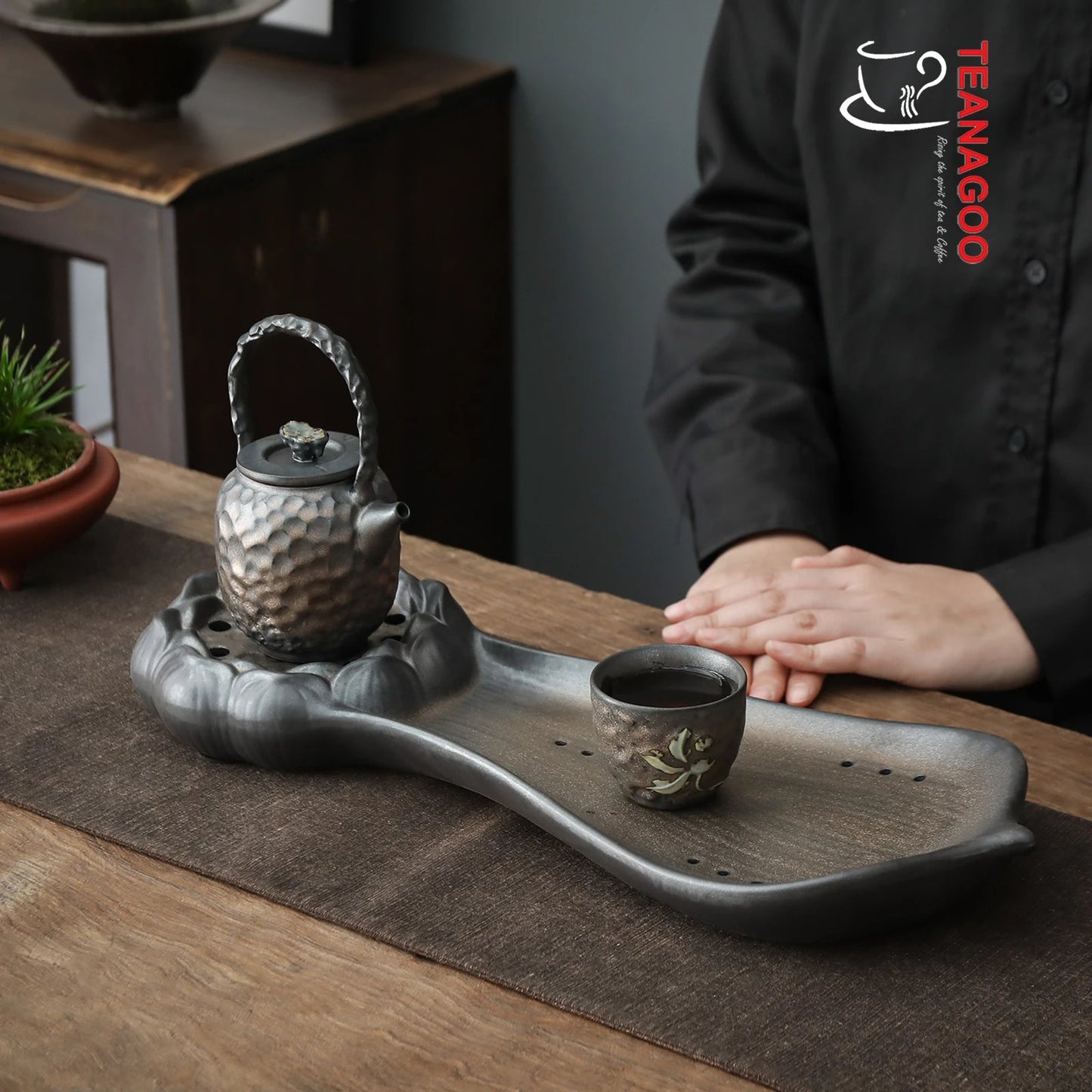 Luxury Gilt Iron Glaze Ceramic Tea Tray Handmade Tea Ware