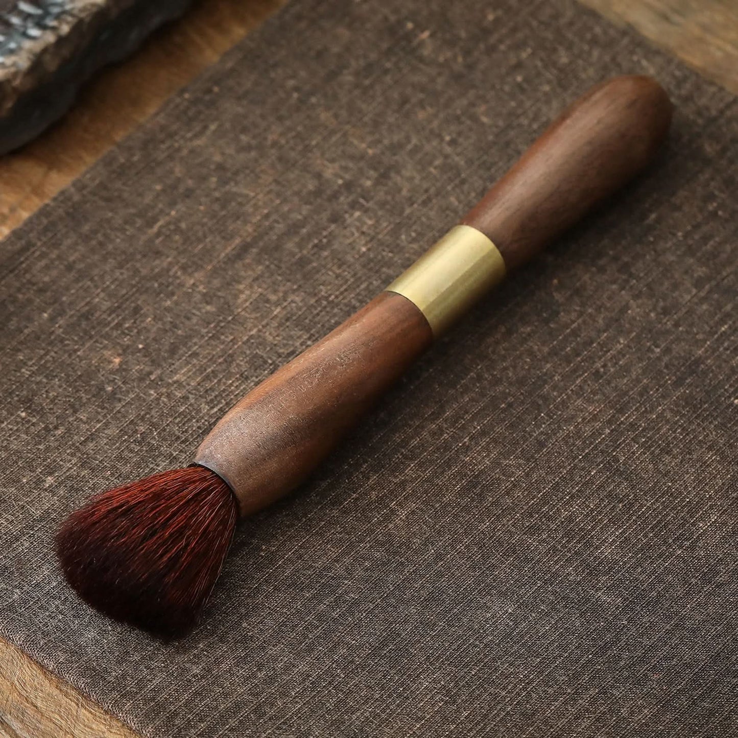 https://www.teanagoo.com/cdn/shop/products/Rose_Wooden_Tea_Pot_Brush_Chinese_Kungfu_Tea_Brush_Bamboo_Tea_Ceremony_Accessories_TB01-01.jpg?v=1668492911&width=1445